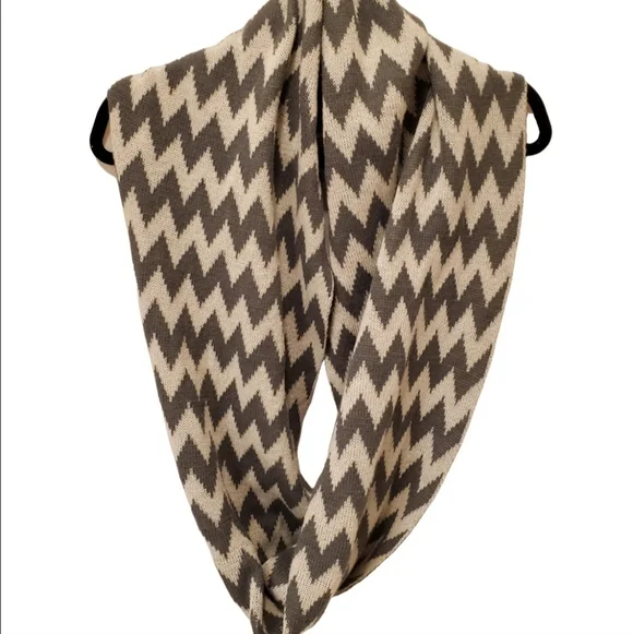 🍀FREE Chevron Knit Infinity Scarf - Picture 3 of 3